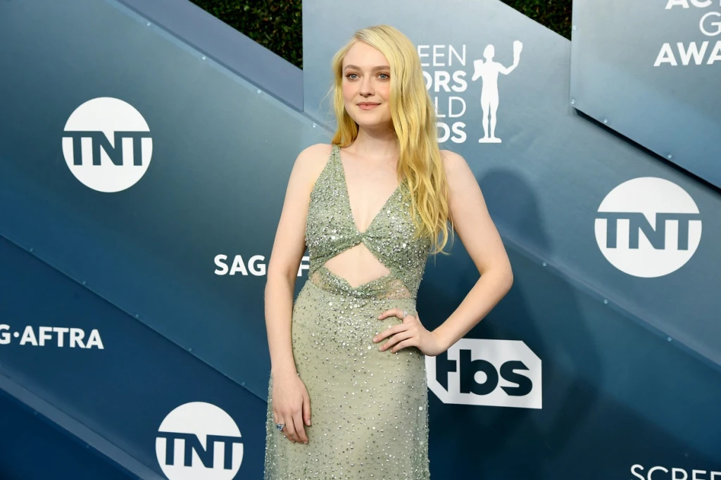 Dakota Fanning Biography, Wiki, Net Worth, Height, Weight, Career ...